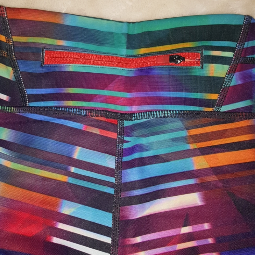 Athlete Laser Beam Sonar Capri Leggings - Picture 4 of 6